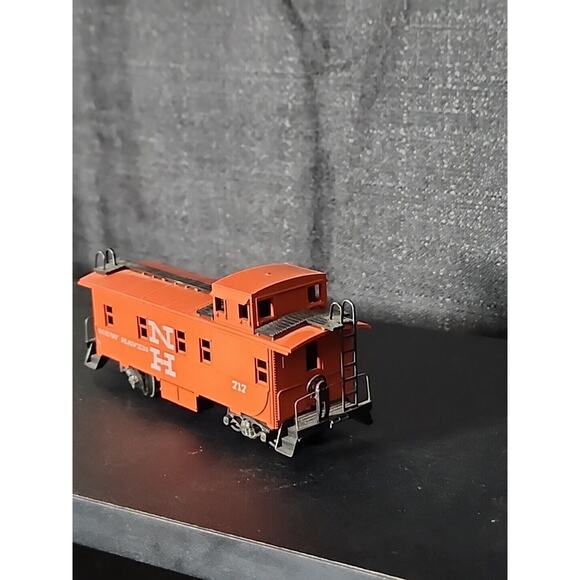 HO SCALE NEW HAVEN 717 CABOOSE Vintage Athearn Trains Nice Condition - Picture 2 of 5